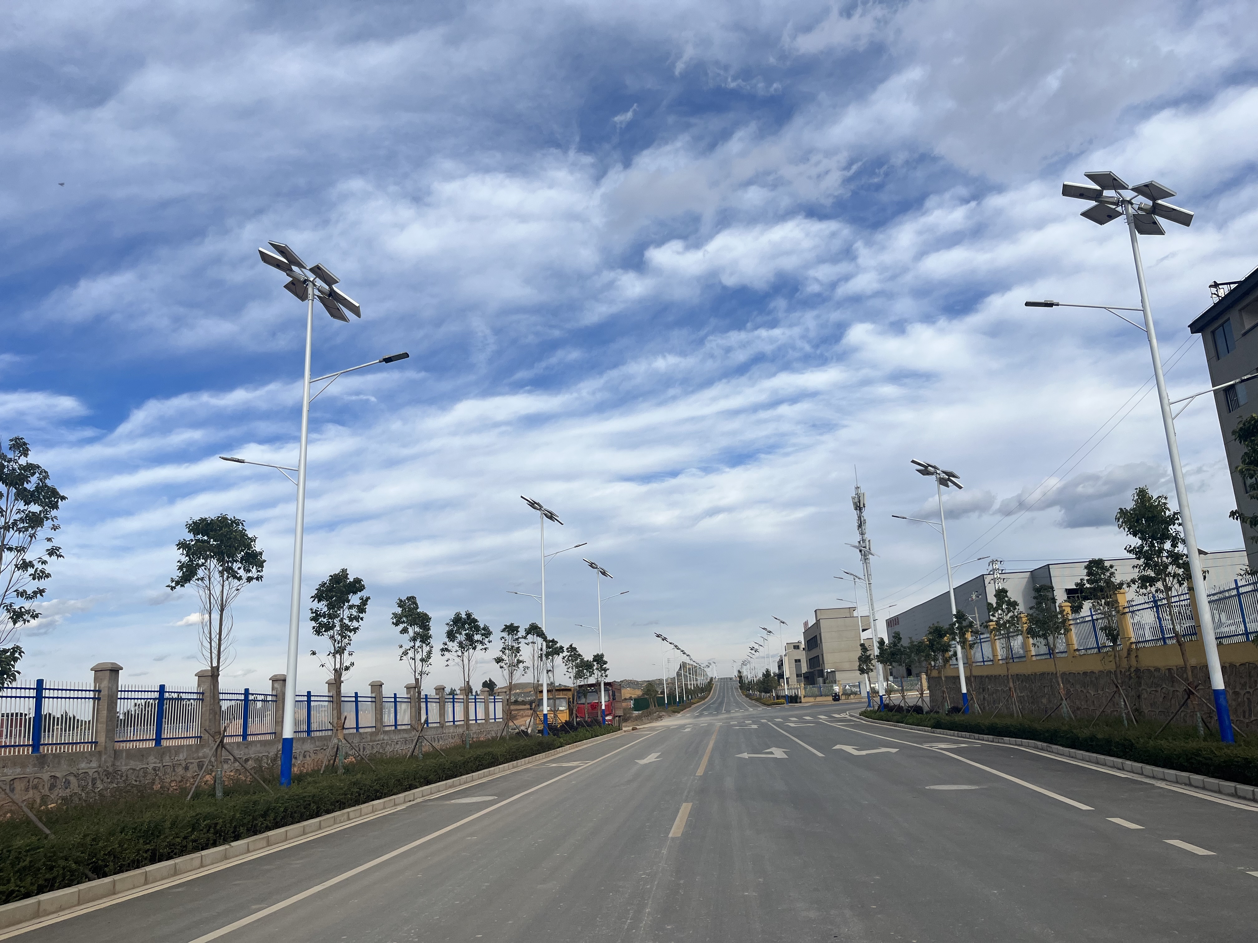 曲靖市馬龍紅橋工業(yè)園區(qū)國(guó)典路太陽能路燈項(xiàng)目